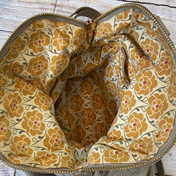 Emma Fox Leather Hand/Shoulder Bag With Gold Tone Hardware - Picture 6 of 16